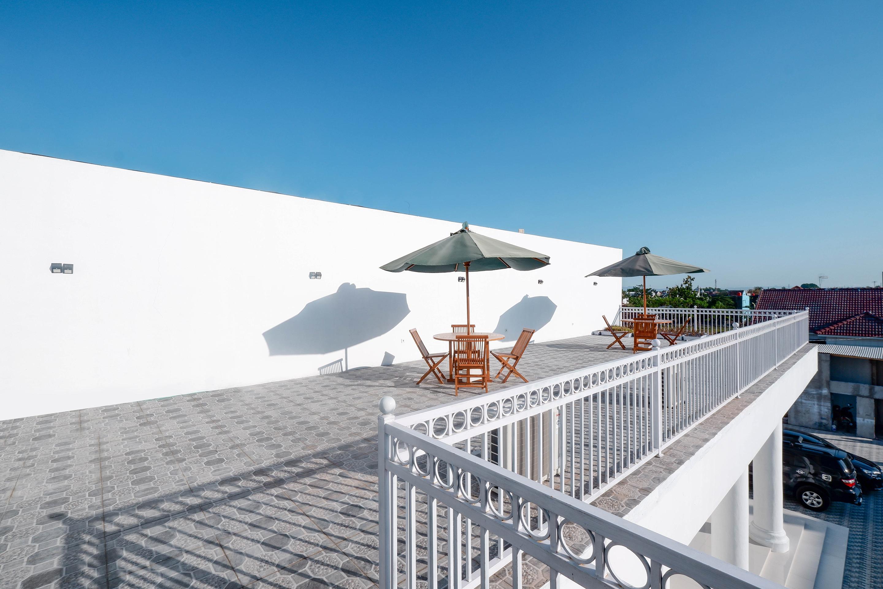 Griya Rw Family Guest House Redpartner Solo Kültér fotó