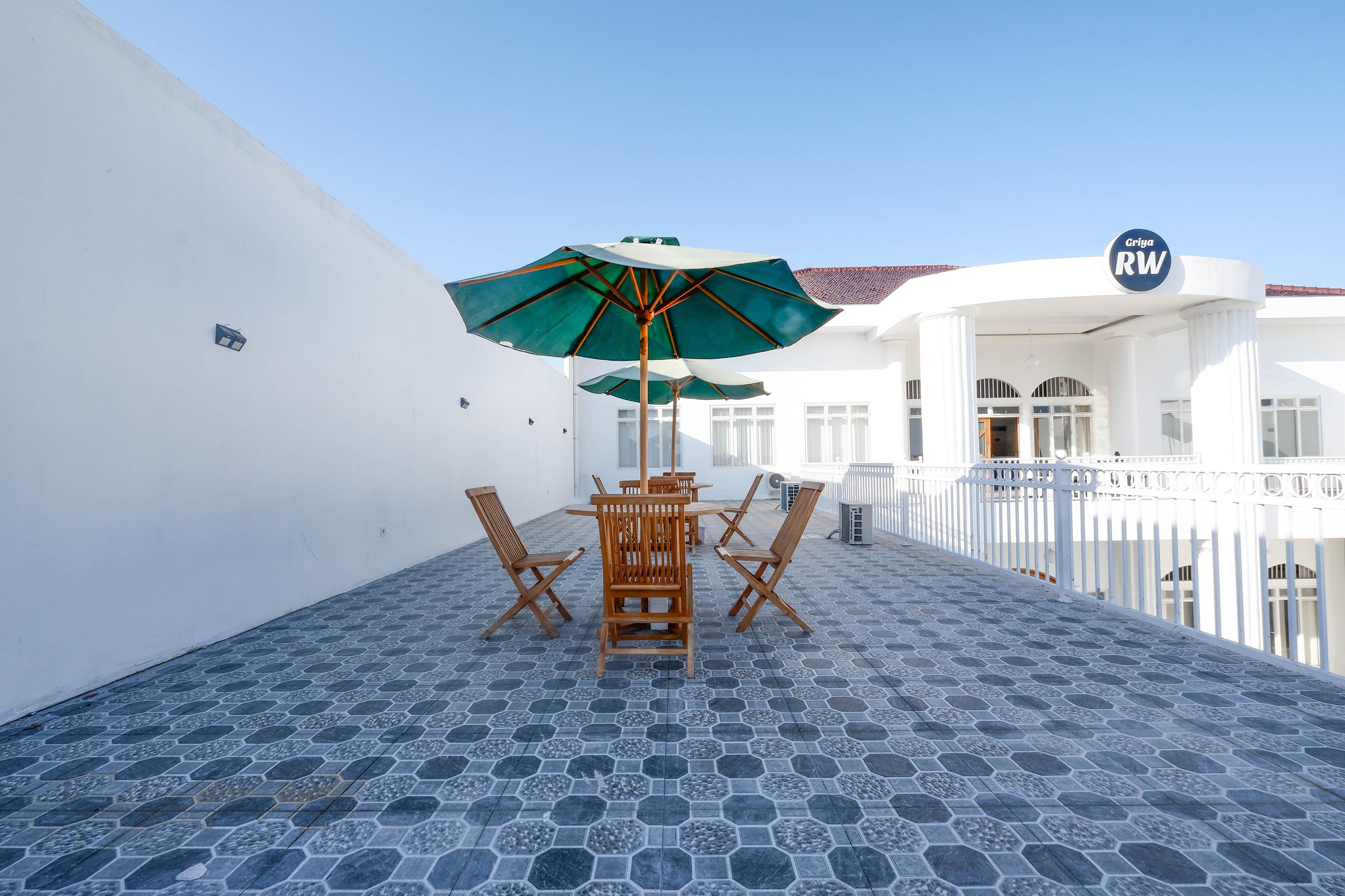 Griya Rw Family Guest House Redpartner Solo Kültér fotó