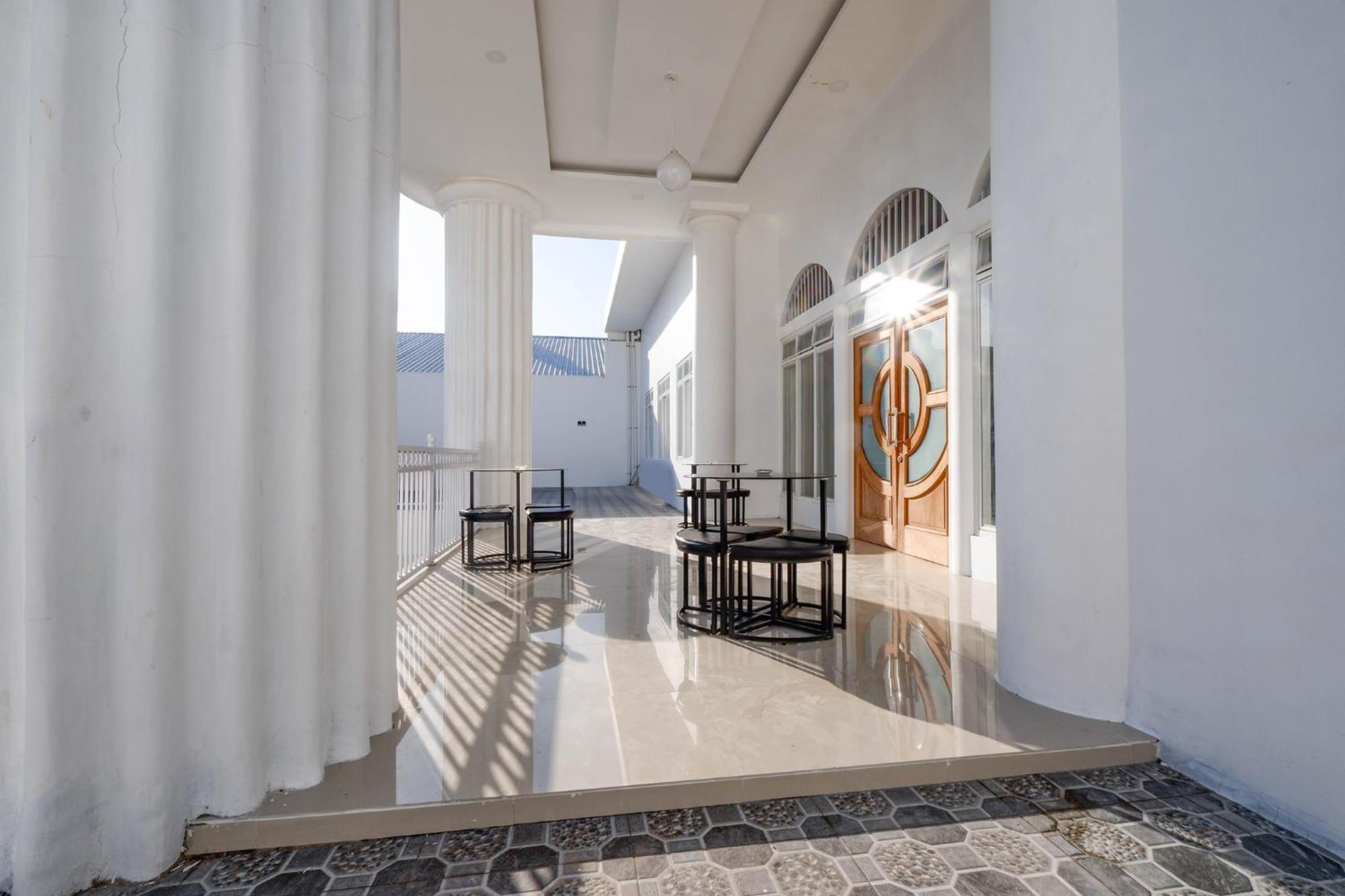 Griya Rw Family Guest House Redpartner Solo Kültér fotó