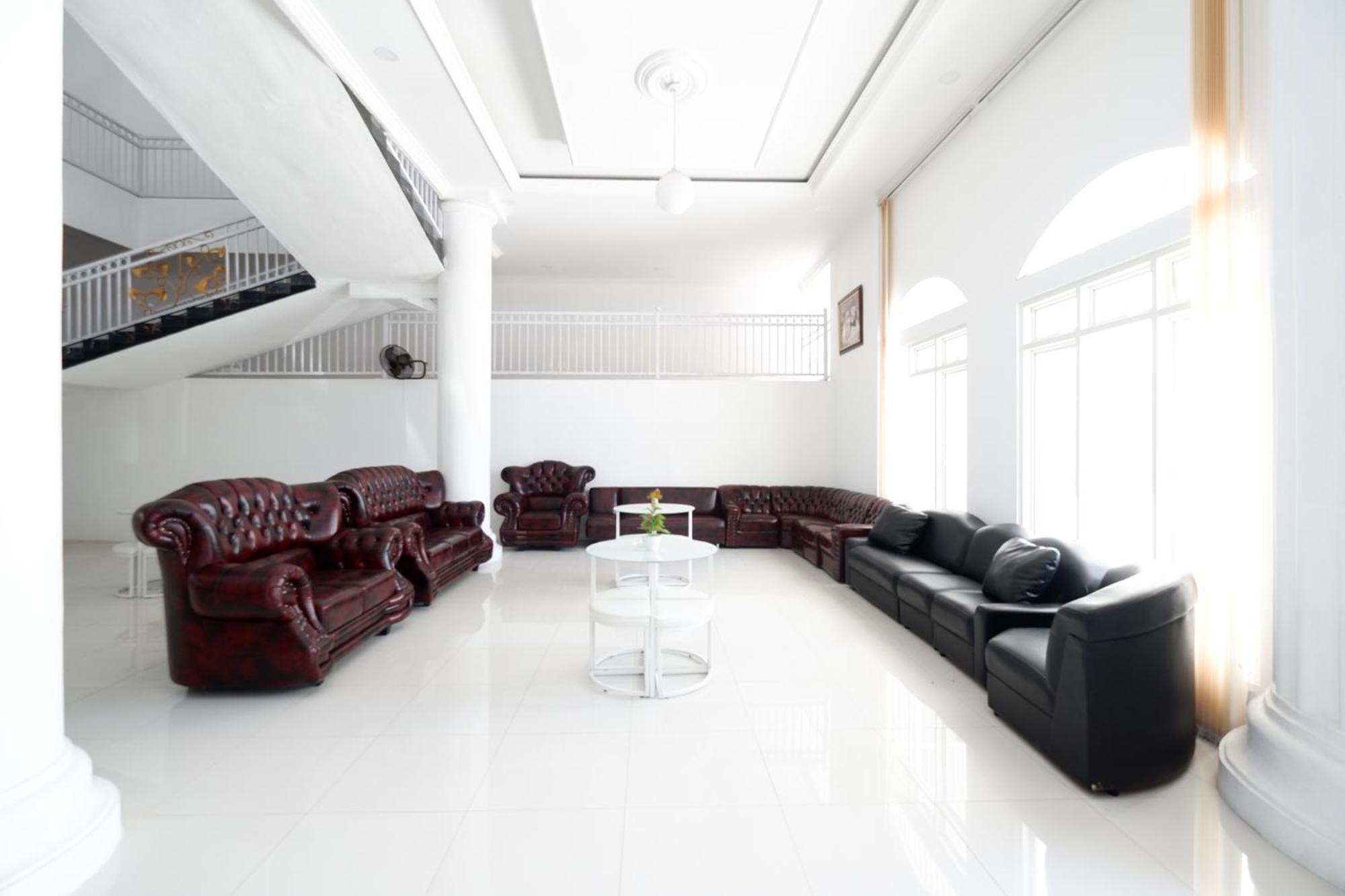 Griya Rw Family Guest House Redpartner Solo Kültér fotó