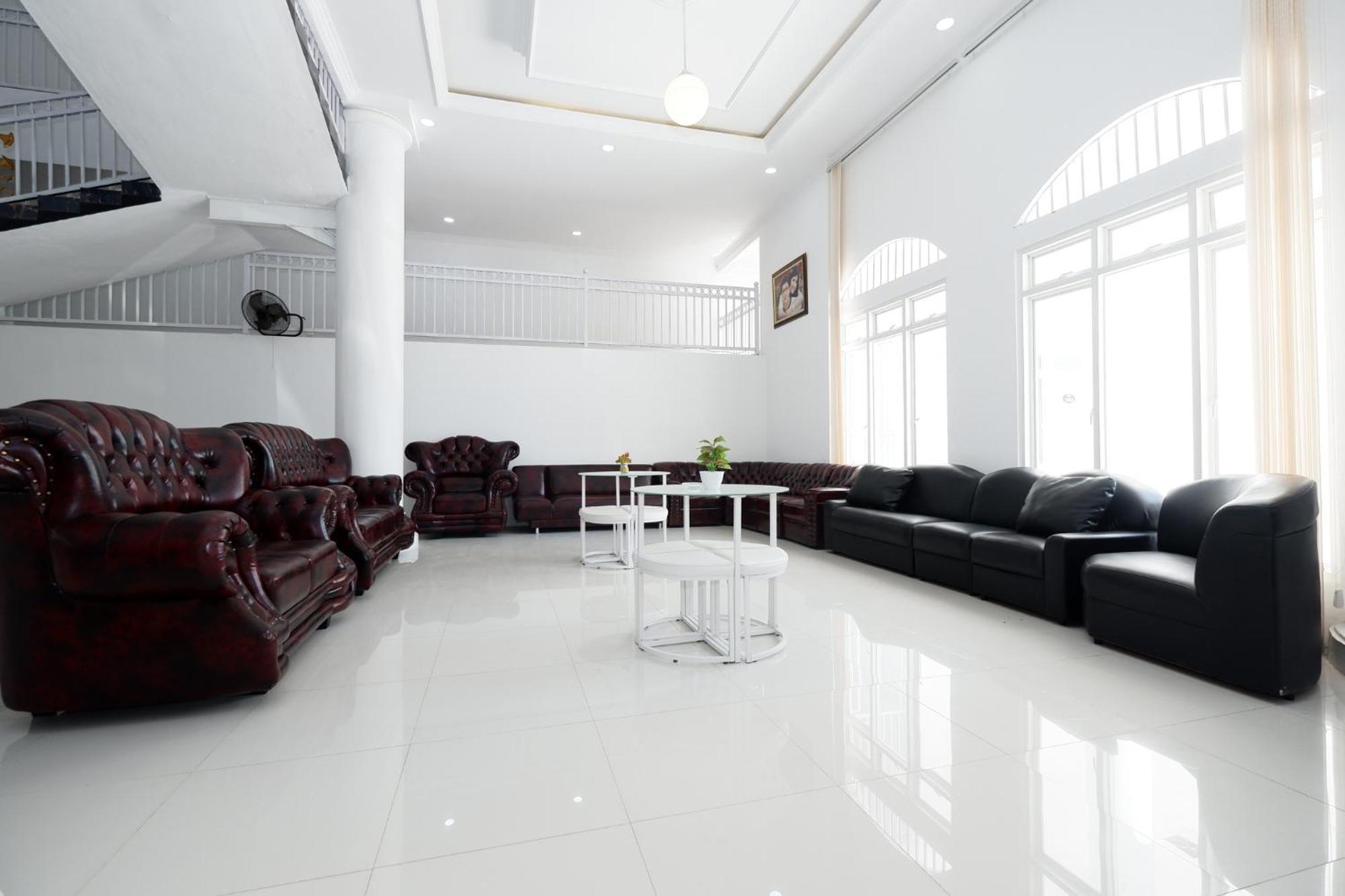 Griya Rw Family Guest House Redpartner Solo Kültér fotó
