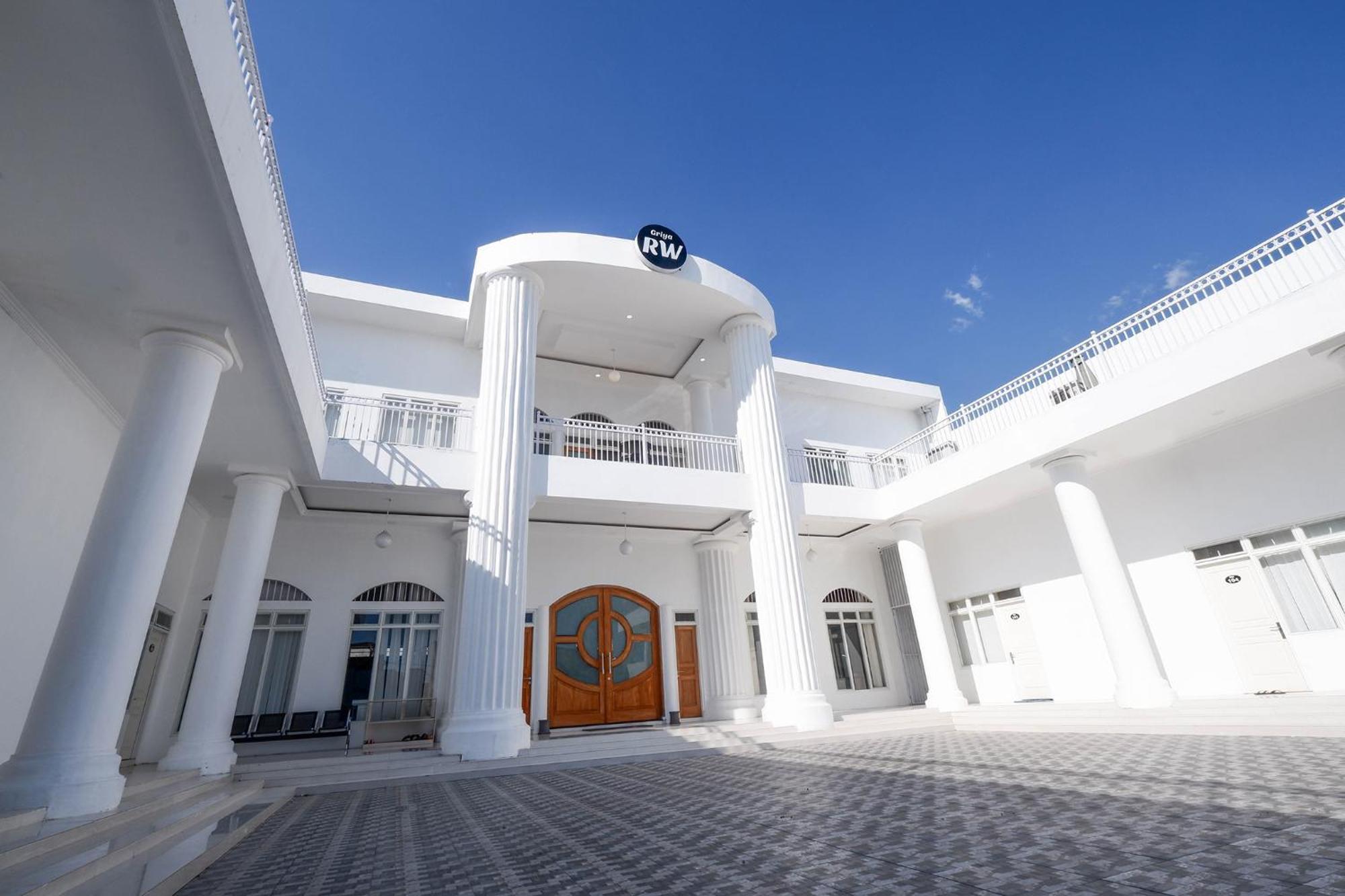 Griya Rw Family Guest House Redpartner Solo Kültér fotó