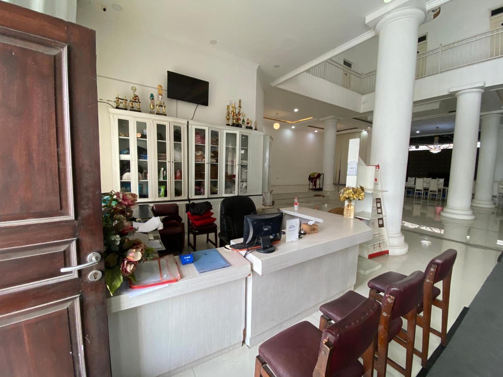 Griya Rw Family Guest House Redpartner Solo Kültér fotó