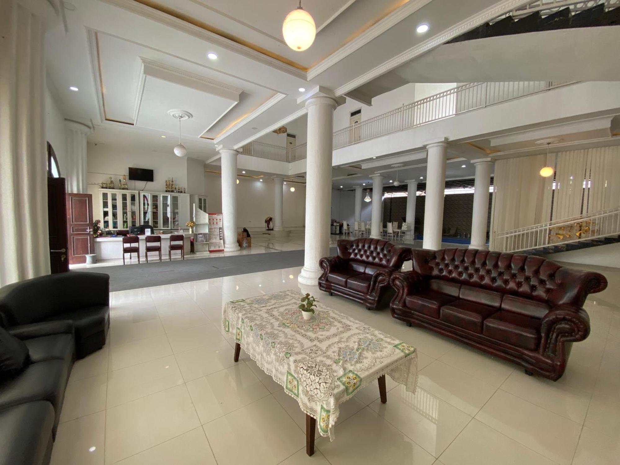Griya Rw Family Guest House Redpartner Solo Kültér fotó