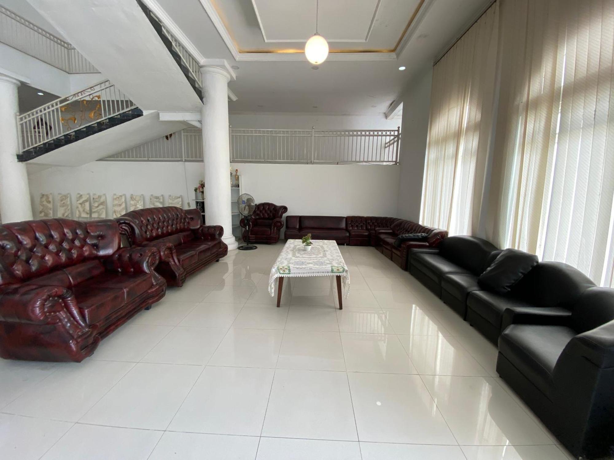 Griya Rw Family Guest House Redpartner Solo Kültér fotó