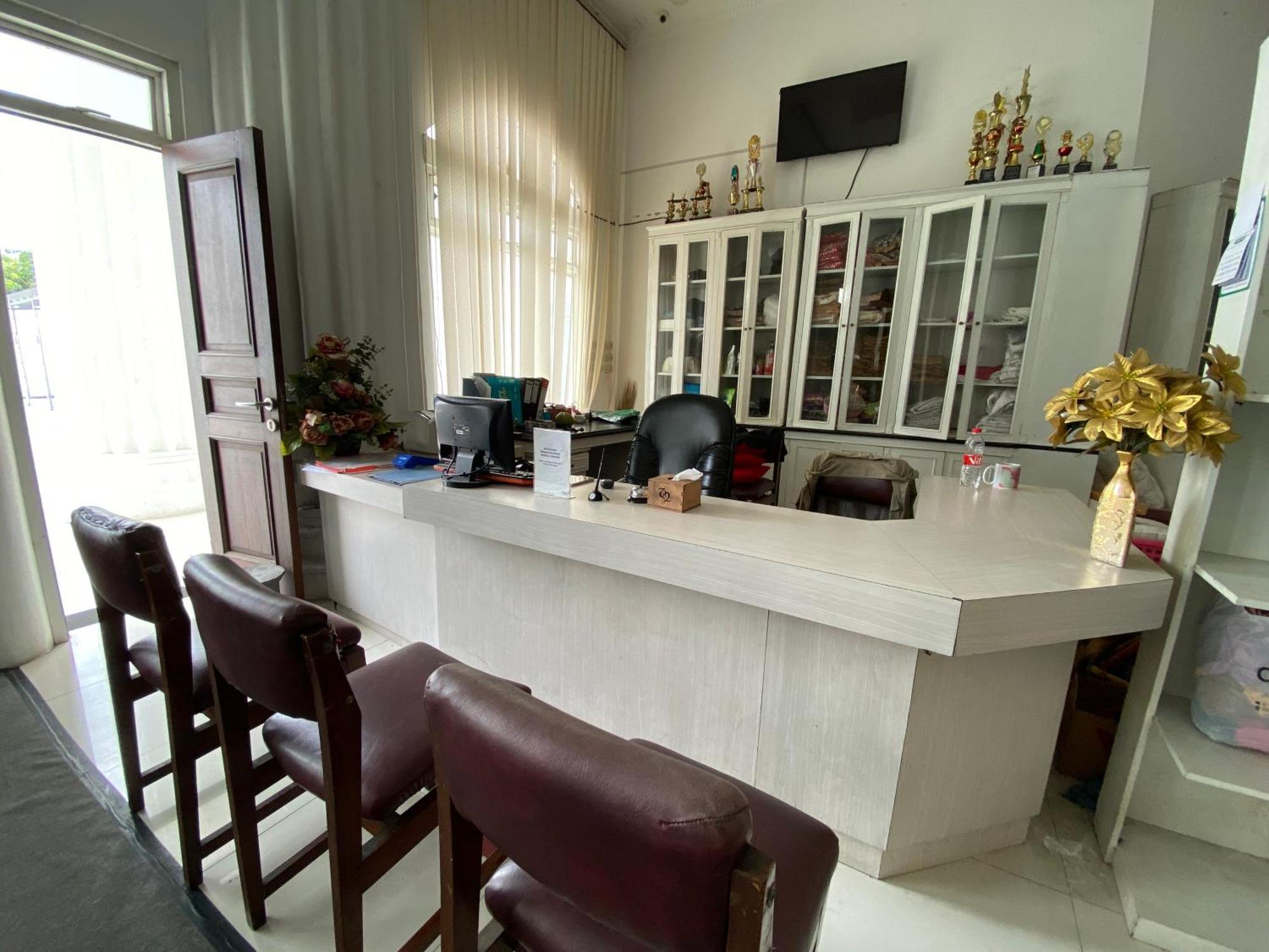 Griya Rw Family Guest House Redpartner Solo Kültér fotó