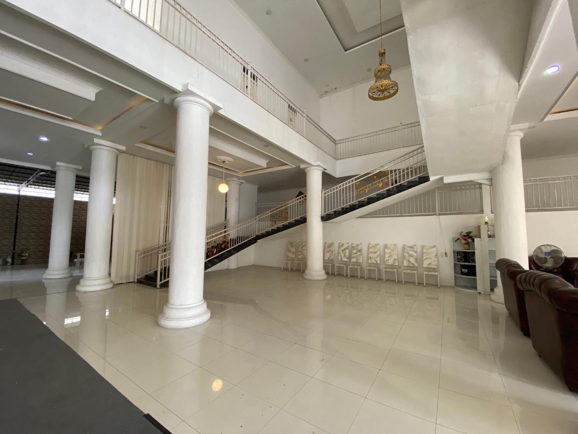 Griya Rw Family Guest House Redpartner Solo Kültér fotó