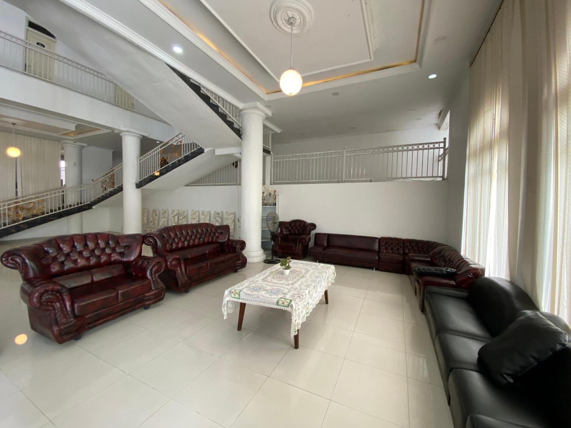 Griya Rw Family Guest House Redpartner Solo Kültér fotó