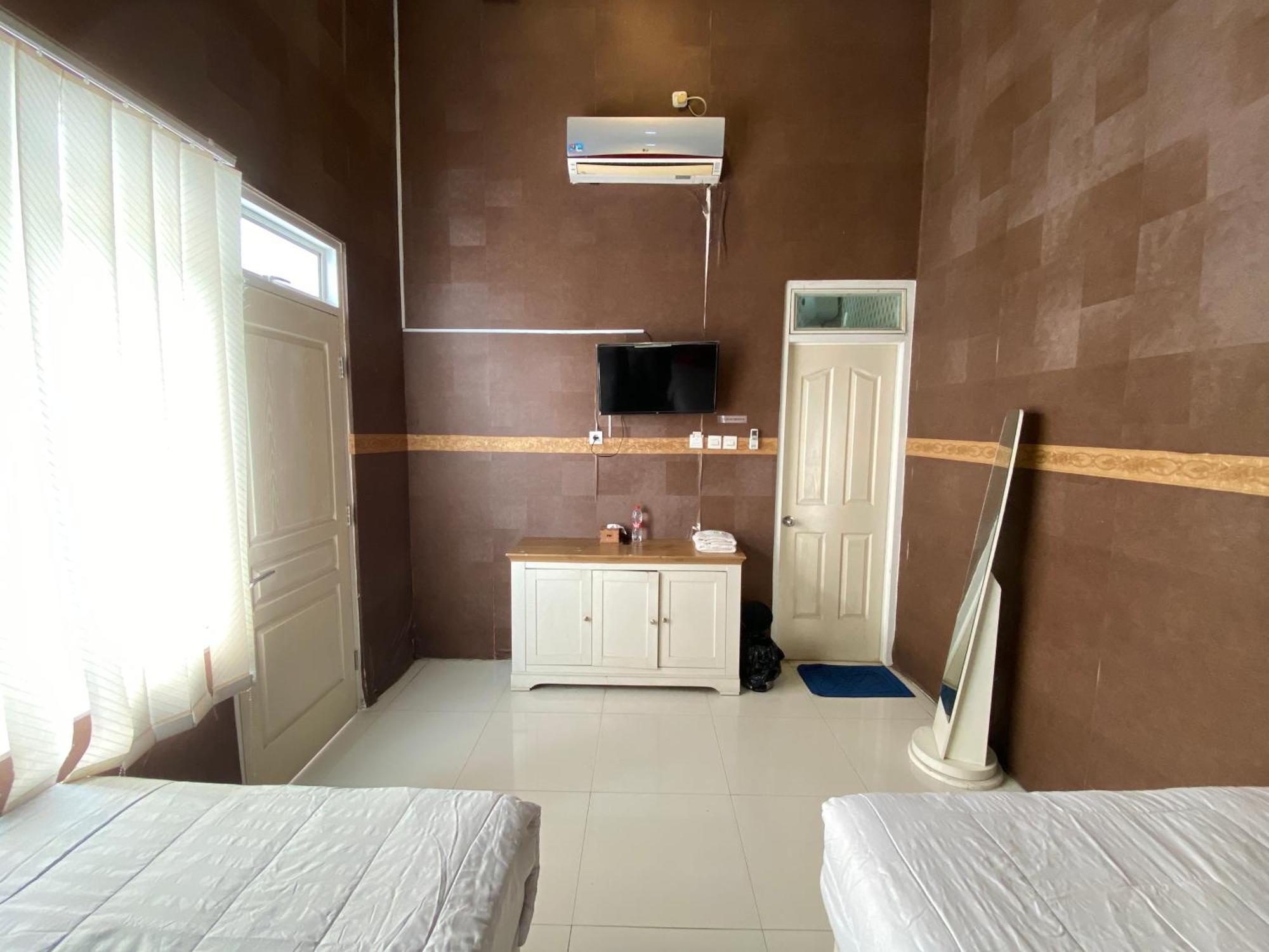Griya Rw Family Guest House Redpartner Solo Kültér fotó