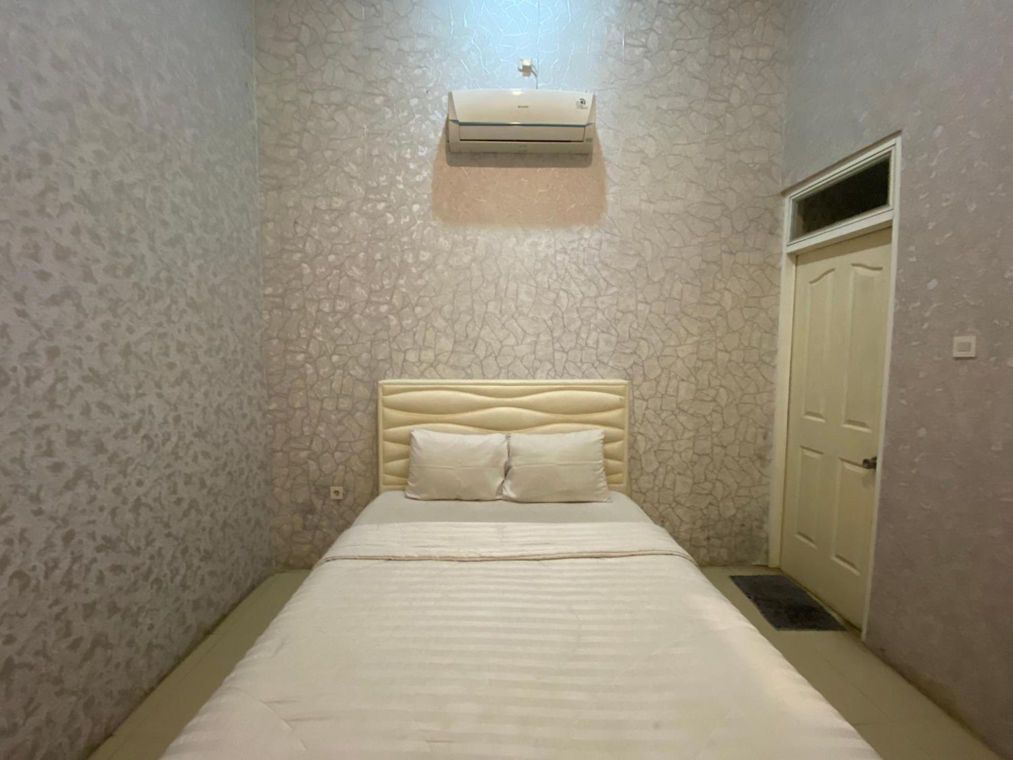 Griya Rw Family Guest House Redpartner Solo Kültér fotó